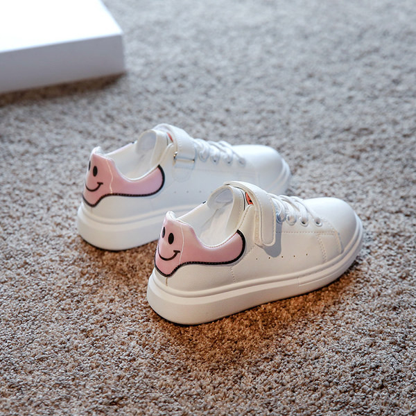 Adidasi copii din piele cu talpa plata si aplicatie