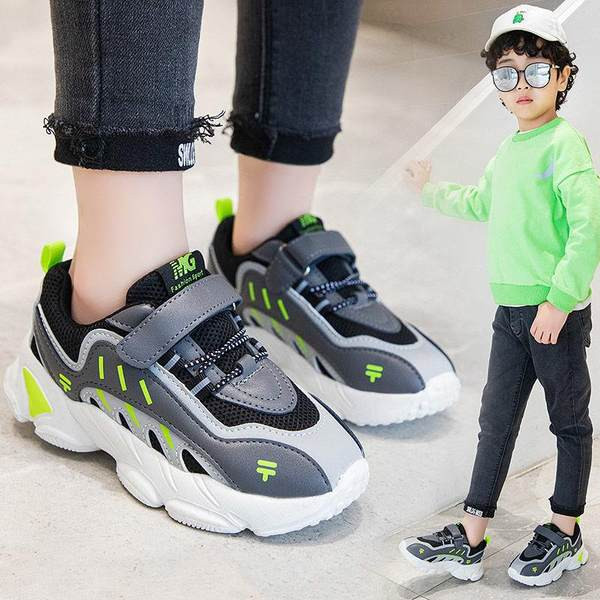 Adidași de fetiță respirabili, cu șireturi cu talpă aspră și inscripție