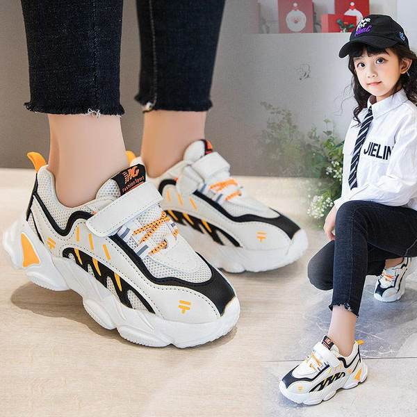 Adidași de fetiță respirabili, cu șireturi cu talpă aspră și inscripție