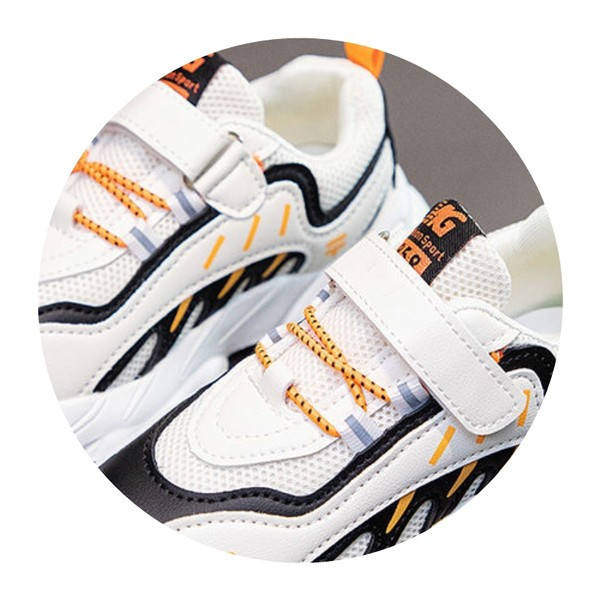 Adidași de fetiță respirabili, cu șireturi cu talpă aspră și inscripție