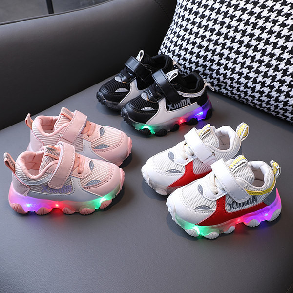 Adidași luminoși pentru copii cu plasă