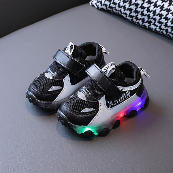 Adidași luminoși pentru copii cu plasă