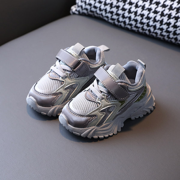 Model nou de adidasi cu autocolante pentru baieti si fete