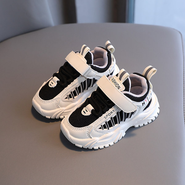 Adidași pentru copii cu petice și talpă aspră - pentru fete