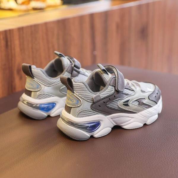 Adidași sport pentru fete cu talpă aspră și inscripție