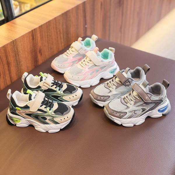 Adidași sport pentru fete cu talpă aspră și inscripție