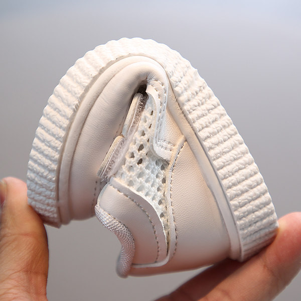 Tenisi copii din plasă cu autocolante în trei culori