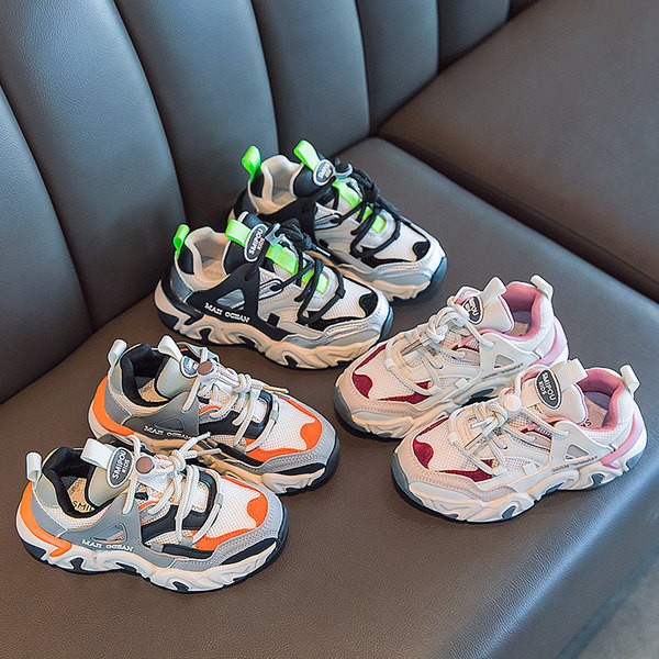 Model nou de adidasi sport pentru copii cu talpa aspra