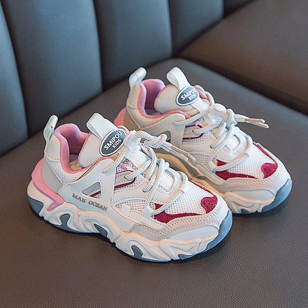 Model nou de adidasi sport pentru copii cu talpa aspra