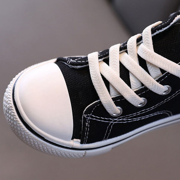 Νέο μοντέλο παιδικά αθλητικά παπούτσια  από ύφασμα με έμβλημα σε κόκκινο και μαύρο χρώμα