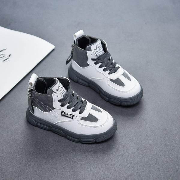 Αθλητικά παπούτσια από faux δέρμα με κορδόνια για αγόρια