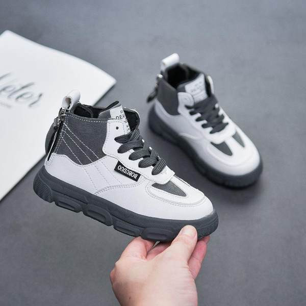 Αθλητικά παπούτσια από faux δέρμα με κορδόνια για αγόρια