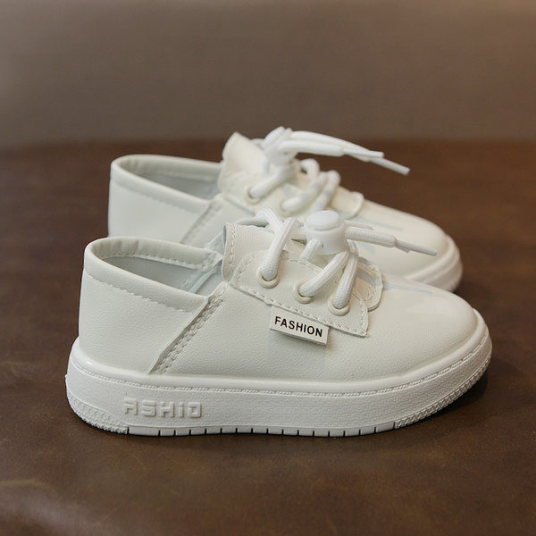 Παιδικά αθλητικά παπούτσια με κορδόνια