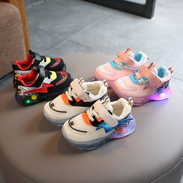 Παιδικά αθλητικά παπούτσια με στερέωση βελκρό και φωτεινή σόλα