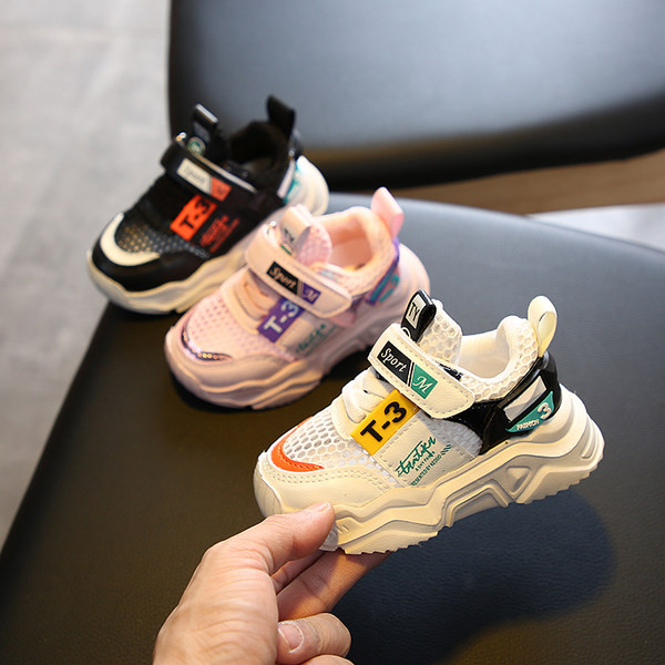 Παιδικά αθλητικά παπούτσια με στερέωση βελκρό  και επιγραφές