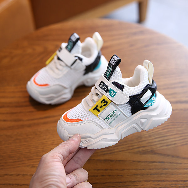 Παιδικά αθλητικά παπούτσια με στερέωση βελκρό  και επιγραφές