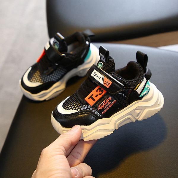 Παιδικά αθλητικά παπούτσια με στερέωση βελκρό  και επιγραφές