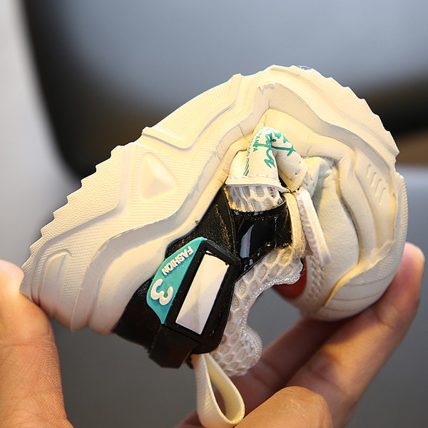 Παιδικά αθλητικά παπούτσια με στερέωση βελκρό  και επιγραφές