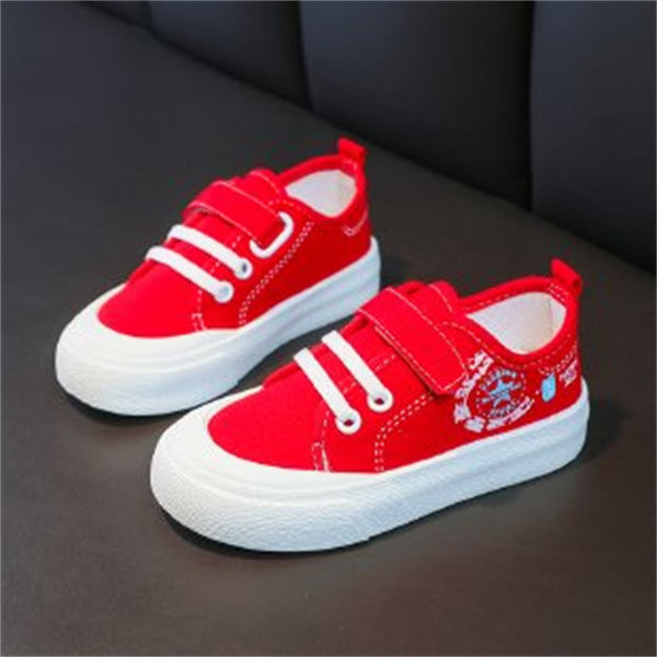 Παιδικά αθλητικά παπούτσια με κορδόνια και επίπεδη σόλα