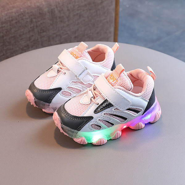 Μοντέρνα παιδικά αθλητικά παπούτσια με φωτεινά πέλματα κατάλληλα για αγόρια ή κορίτσια