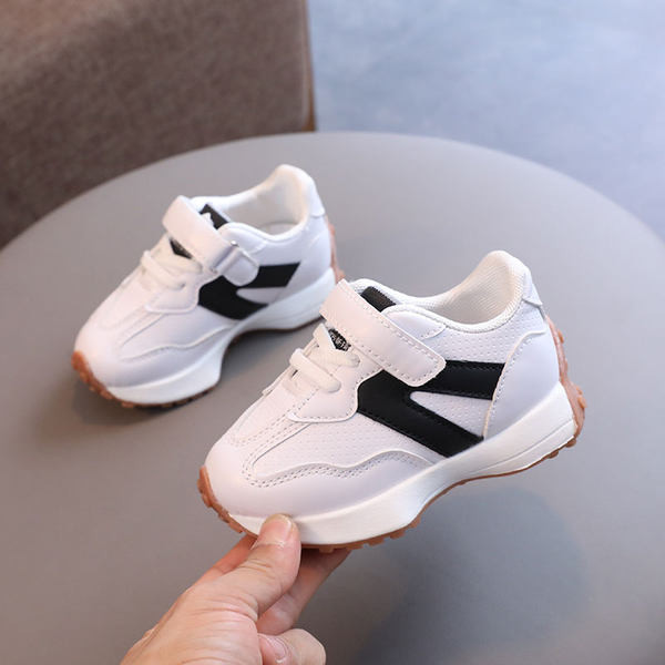 Αθλητικά παιδικά πάνινα παπούτσια με velcro για κορίτσια σε λευκό χρώμα