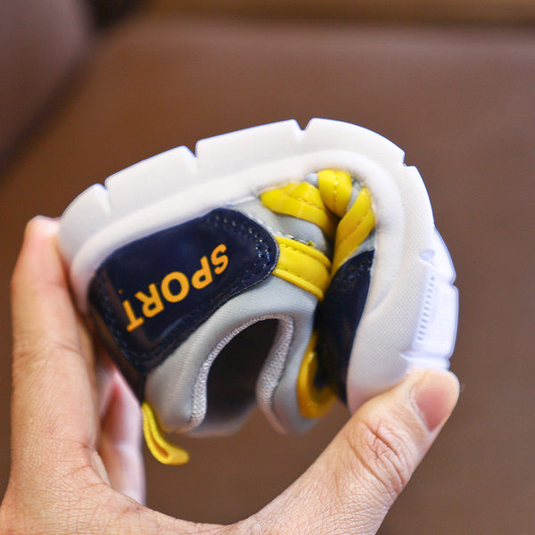 Καθημερινά παιδικά αθλητικά παπούτσια με επιγραφή για αγόρια