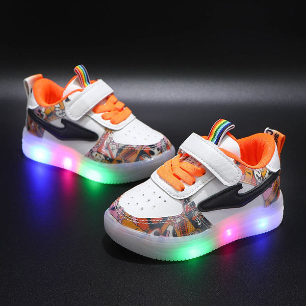 Νέο μοντέλο πολύχρωμα παιδικά αθλητικά παπούτσια με φωτεινή σόλα για αγόρια