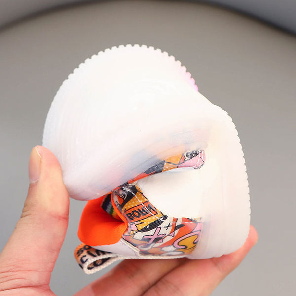 Νέο μοντέλο πολύχρωμα παιδικά αθλητικά παπούτσια με φωτεινή σόλα για αγόρια