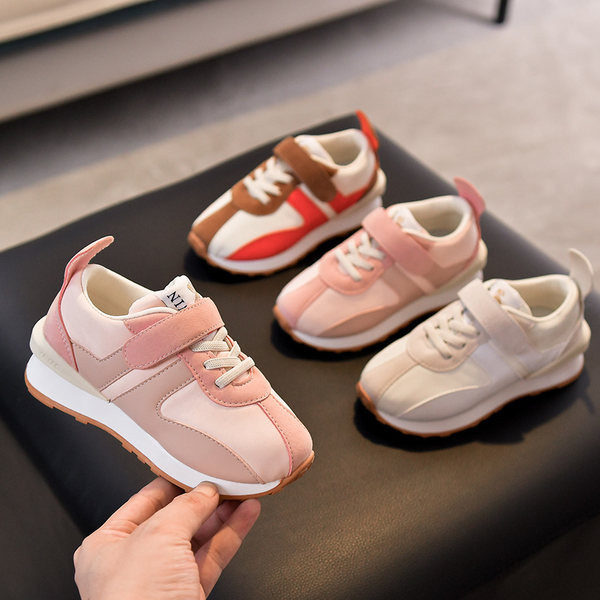 Παιδικά αθλητικά παπούτσια για κορίτσια με κούμπωμα velcro