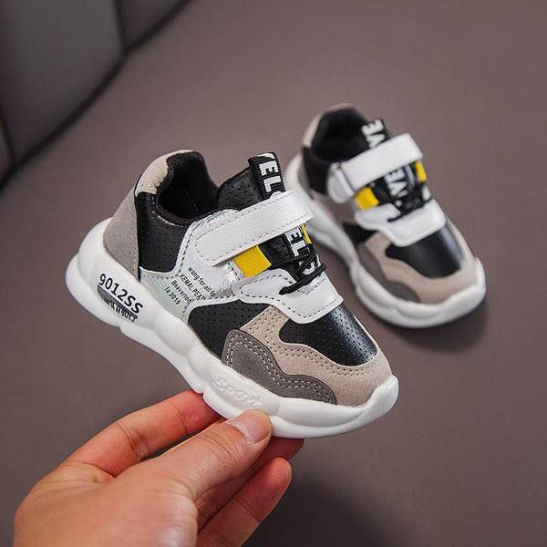 Παιδικά αντιολισθητικά αθλητικά παπούτσια με velcro και επιγραφή για κορίτσια