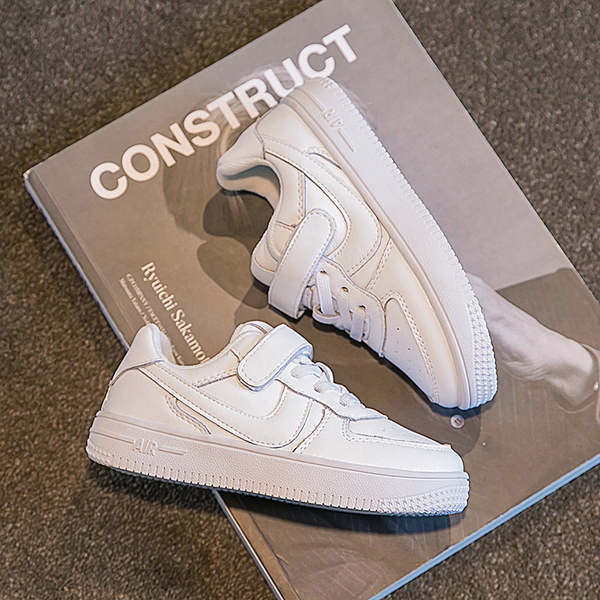 Απλό μοντέλο παιδικά αθλητικά παπούτσια από οικολογικό δέρμα