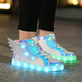 Νέο μοντέλο παιδικά αθλητικά παπούτσια με τρισδιάστατο στοιχείο και φωτεινά πέλματα