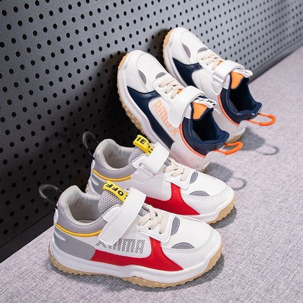 Dječje tenisice s naljepnicom i ravnim potplatom