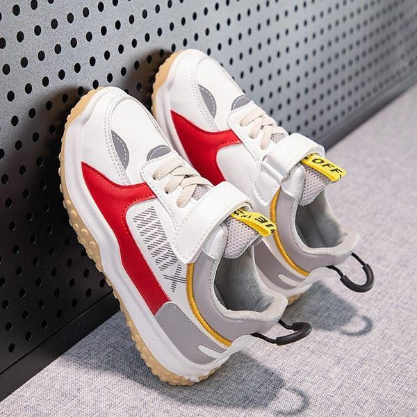 Dječje tenisice s naljepnicom i ravnim potplatom