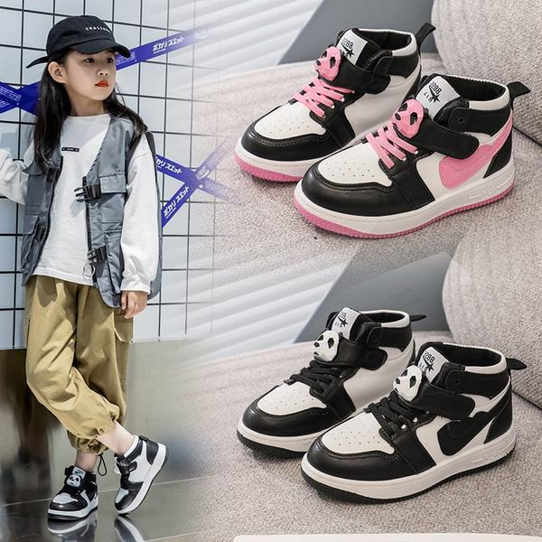 Παιδικά αθλητικά παπούτσια με κορδόνια και επίπεδη σόλα - δύο χρώματα