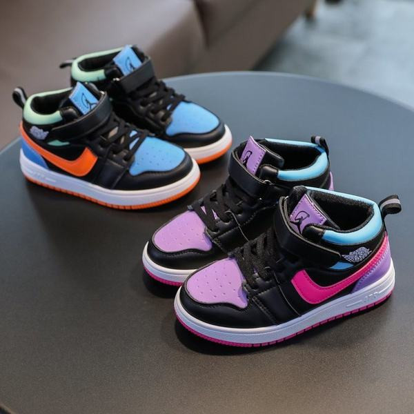 Παιδικά πάνινα παπούτσια με κορδόνια και επίπεδη σόλα - μαύρο χρώμα