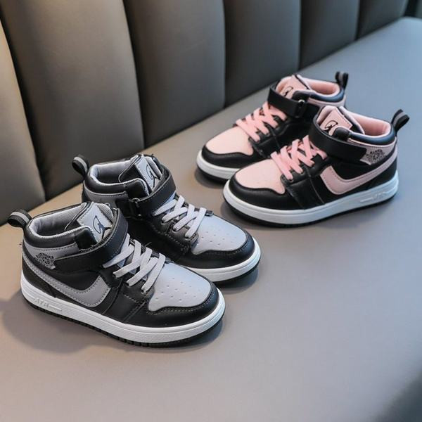 Παιδικά πάνινα παπούτσια με κορδόνια και επίπεδη σόλα - μαύρο χρώμα