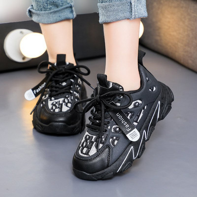 Μοντέρνα αθλητικά παπούτσια για κορίτσια με τραχιά σόλα