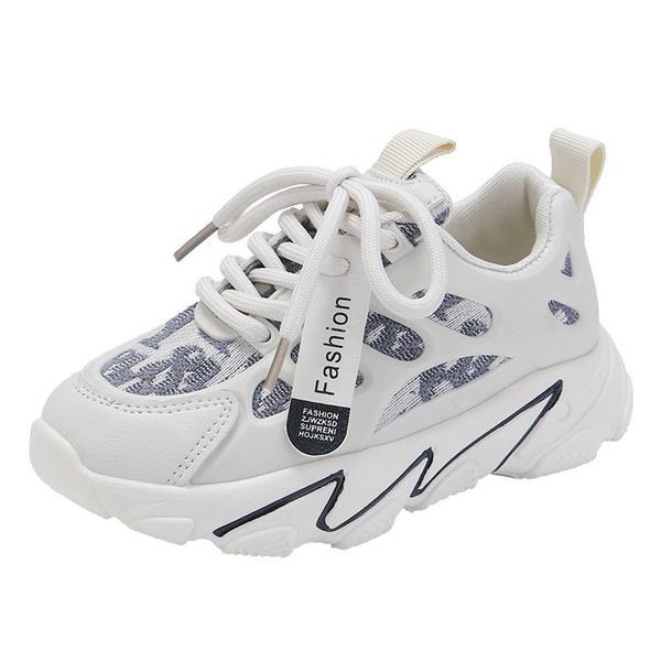 Μοντέρνα αθλητικά παπούτσια για κορίτσια με τραχιά σόλα