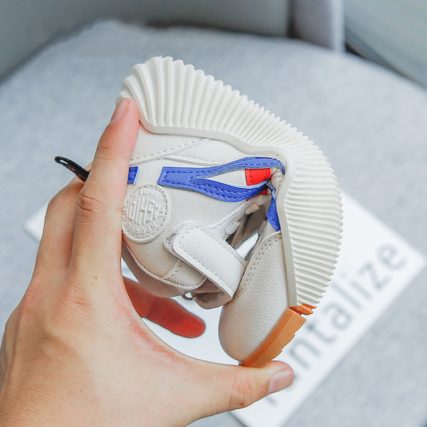 Παιδικά μοντέρνα αθλητικά παπούτσια για αγόρια με επίπεδη σόλα