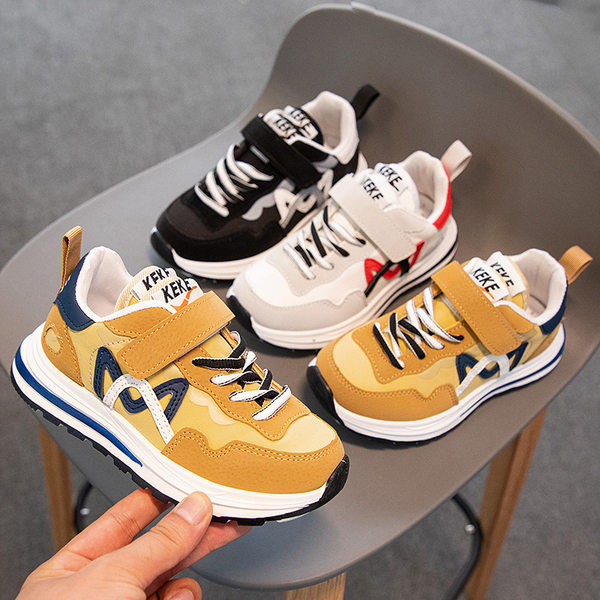 Παιδικά μοντέρνα αθλητικά παπούτσια για αγόρια με επιγραφή