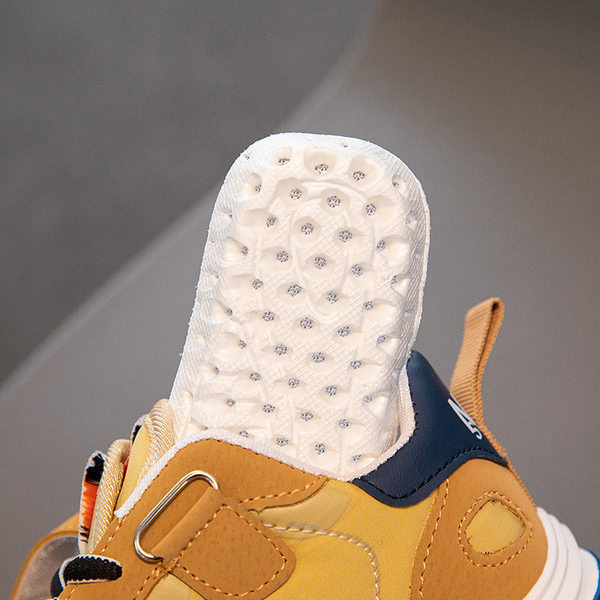 Παιδικά μοντέρνα αθλητικά παπούτσια για αγόρια με επιγραφή