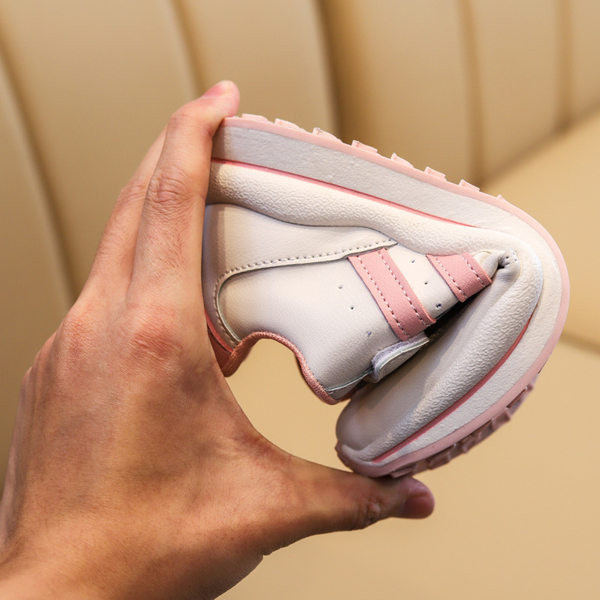 Aktualne dječje tenisice s ravnim potplatom i čičak zakrpama