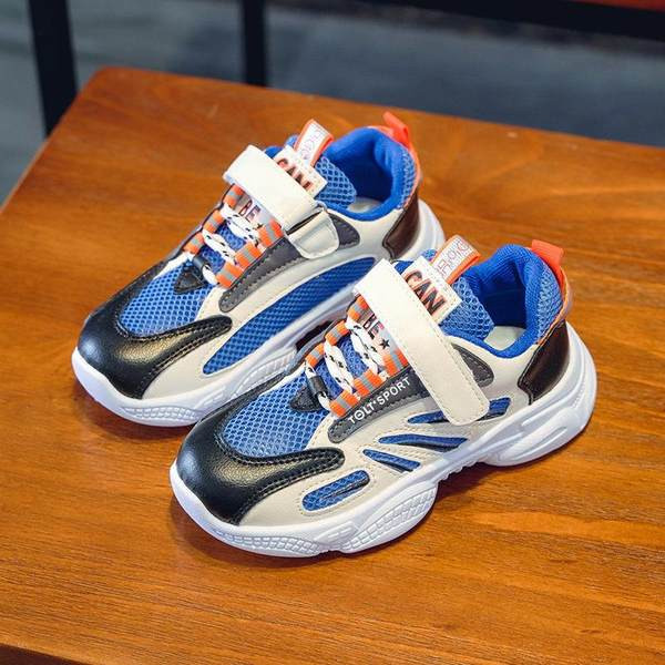 Dječje sportske tenisice s natpisom i grubim đonom za dječake i djevojčice