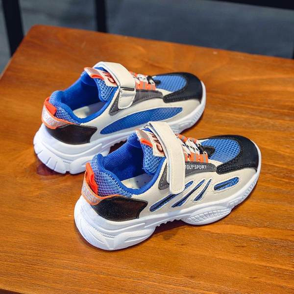 Dječje sportske tenisice s natpisom i grubim đonom za dječake i djevojčice