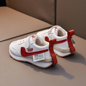 Κομψά παιδικά αθλητικά παπούτσια με επιγραφή και επίπεδη σόλα για κορίτσια