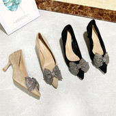 Γυναικεία βελούδινα παπούτσια με πέτρες και κορδέλες