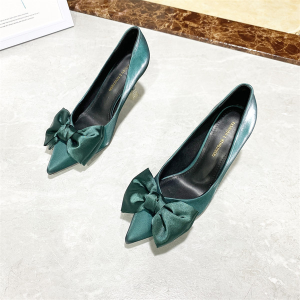 Γυναικεία στιλάτα σατέν ψηλοτάκουνα παπούτσια