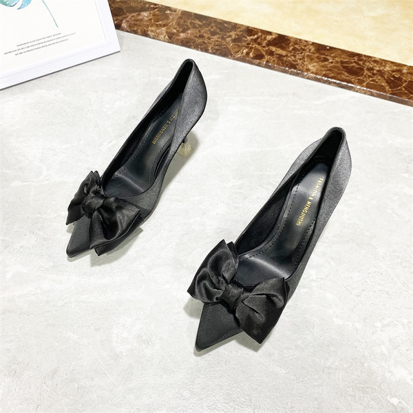 Γυναικεία στιλάτα σατέν ψηλοτάκουνα παπούτσια