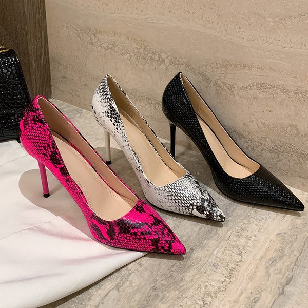 Pantofi de dama moderni model ascutit cu model animal